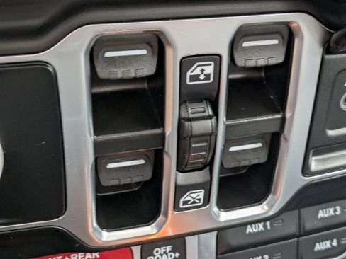 Used 2024 Jeep Wrangler Rubicon image 20