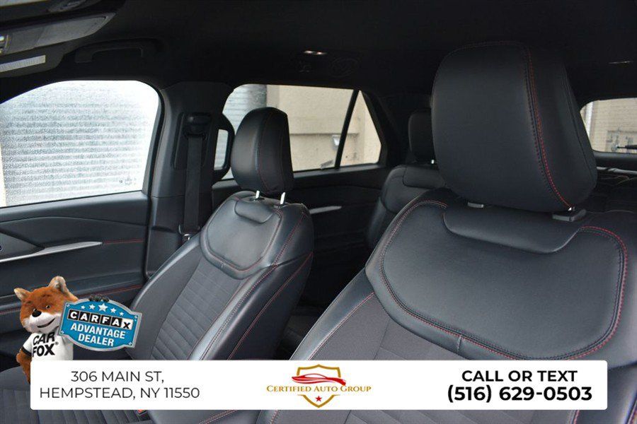 Used 2025 Ford Explorer ST-Line w/ ST-Line Street Pack AWD/4WD image 10