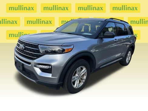 Used 2023 Ford Explorer XLT w/ Equipment Group 202A image 6