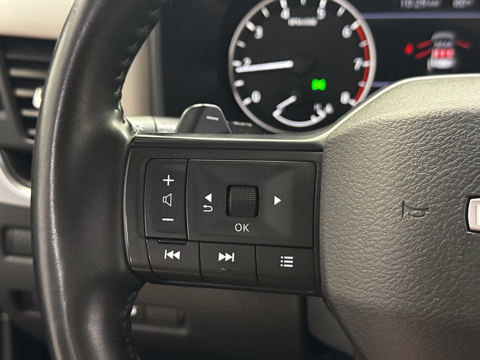 Certified 2025 Nissan Rogue SV AWD/4WD image 24