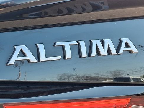 Certified 2023 Nissan Altima 2.5 SR w/ SR Premium Package image 32