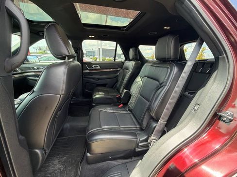 Used 2018 Ford Explorer Platinum AWD/4WD image 16