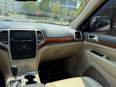 Used 2011 Jeep Grand Cherokee 4WD Limited w/ Trailer Tow Group IV image 27
