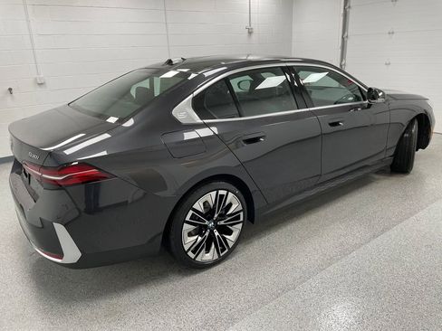 Used 2025 BMW 530i xDrive image 5