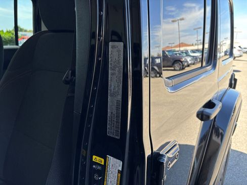 Used 2025 Jeep Wrangler Unlimited Sahara AWD/4WD image 29