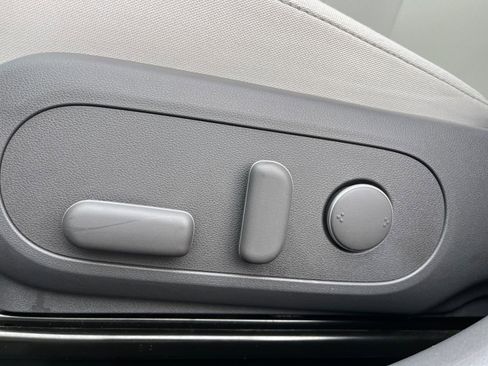 Used 2025 Hyundai Kona SEL image 23