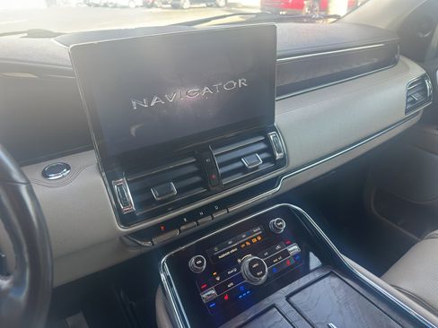 Used 2022 Lincoln Navigator L Reserve image 17