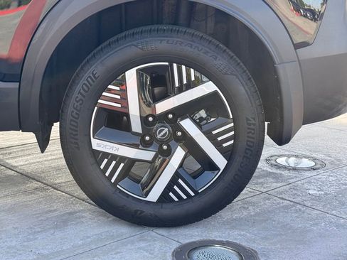 Certified 2025 Nissan Kicks SV FWD image 10