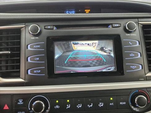 Used 2019 Toyota Highlander LE FWD image 14