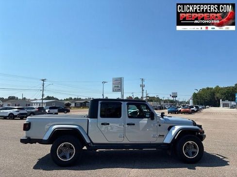Used 2023 Jeep Gladiator Sport AWD/4WD image 10