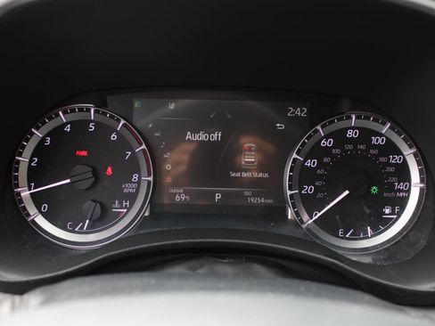 Used 2023 Toyota Highlander XLE AWD/4WD image 11