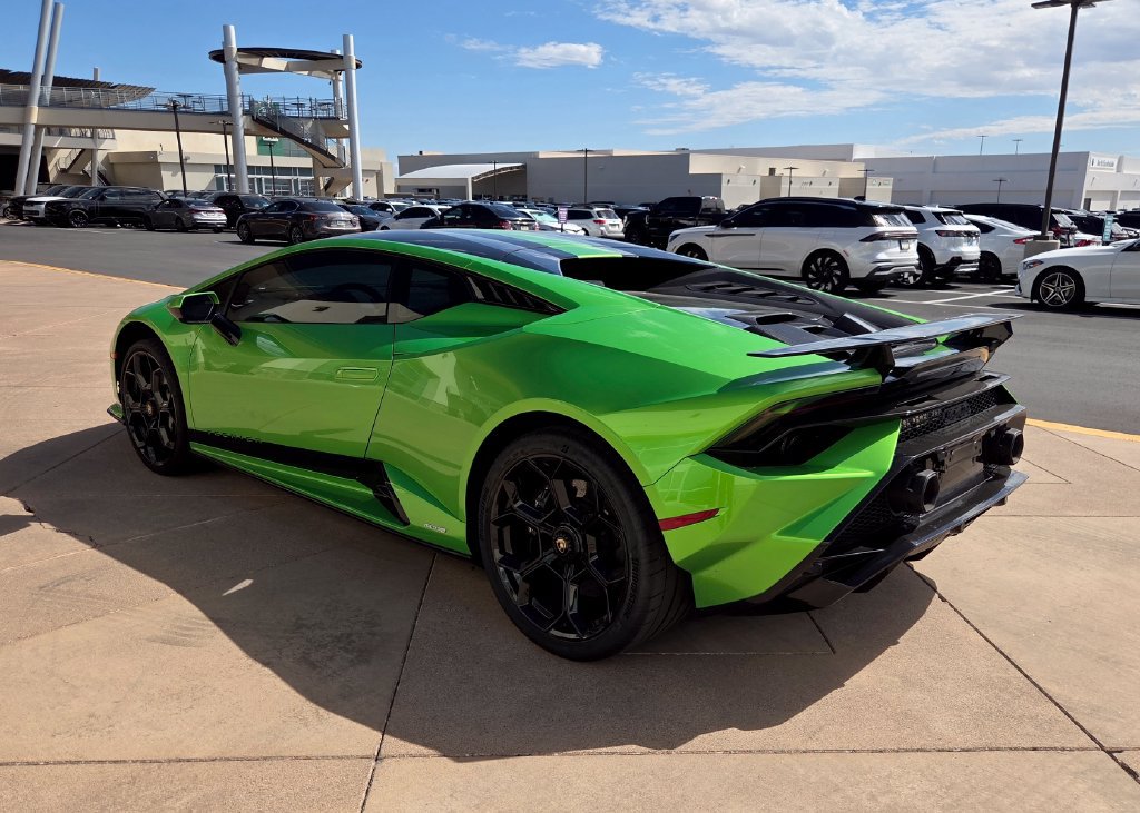 Used 2024 Lamborghini Huracan Tecnica RWD image 6