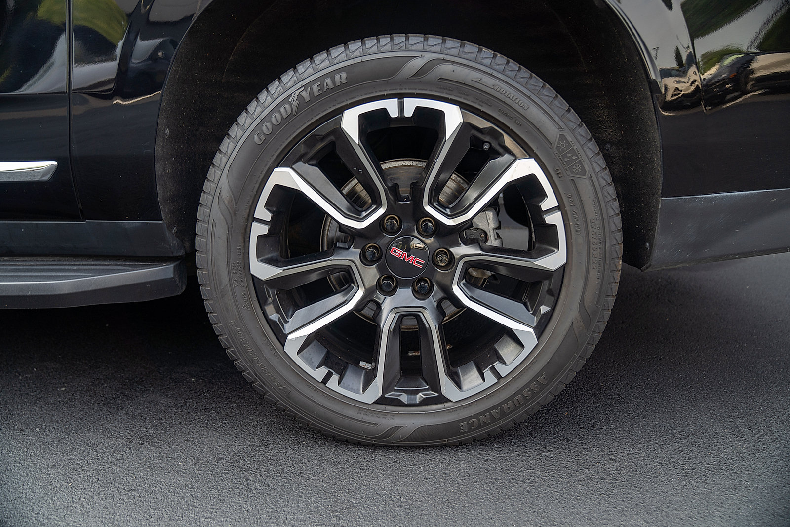 Used 2022 GMC Yukon XL SLT w/ SLT Luxury Package AWD/4WD image 24