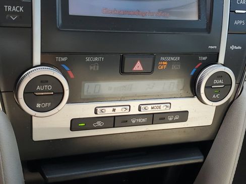 Used 2013 Toyota Camry XLE w/ Leather Pkg FWD image 29