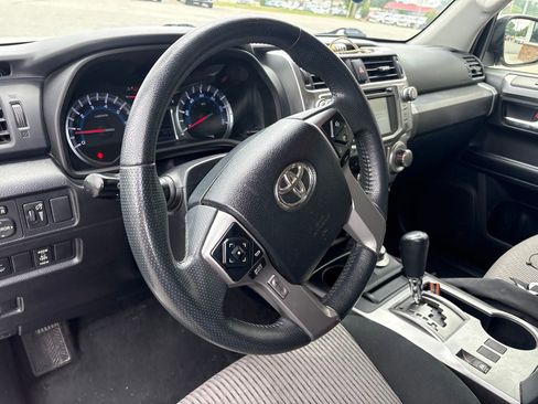 Used 2019 Toyota 4Runner SR5 AWD/4WD image 4