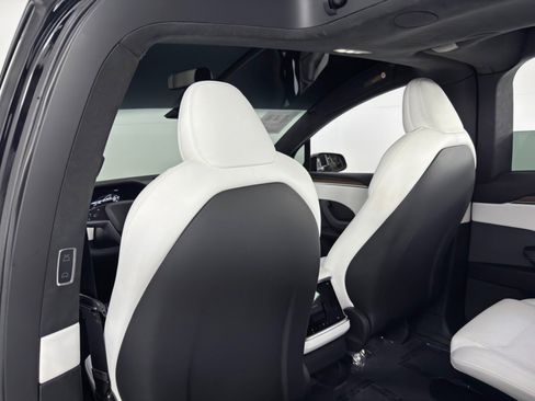 Used 2023 Tesla Model X Standard Range image 37