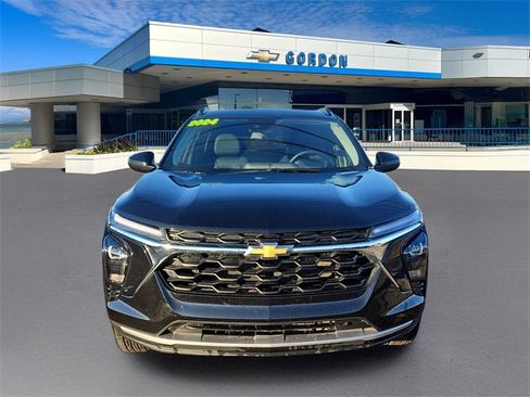 Used 2024 Chevrolet Trax LT w/ Driver Confidence Package image 2