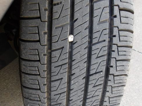 Used 2014 Ford Focus SE w/ SE Winter Package FWD image 7