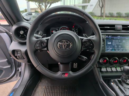 Used 2025 Toyota GR86 Premium RWD image 18