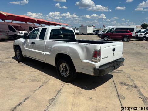 Used 2006 Mitsubishi Raider LS image 5