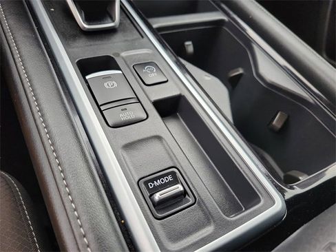 Used 2025 Nissan Pathfinder SL image 27