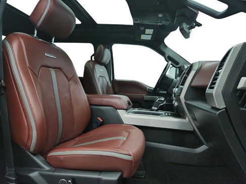 Used 2018 Ford F150 Platinum w/ Equipment Group 701A Luxury image 39