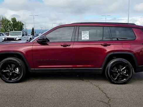 Used 2023 Jeep Grand Cherokee L Laredo image 5