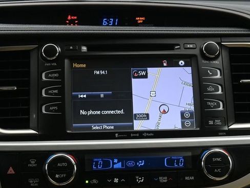 Used 2018 Toyota Highlander XLE w/ Protection Package #3 image 24