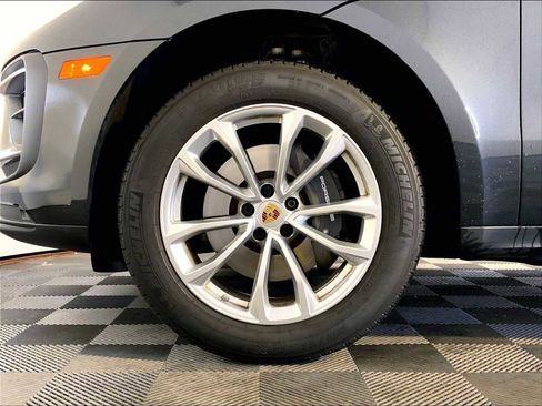 Certified 2026 Porsche Macan AWD/4WD image 11