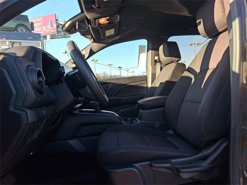 Used 2025 Chevrolet Colorado Trail Boss image 13