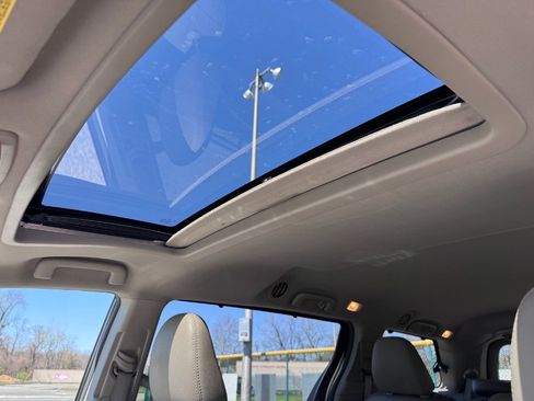 Used 2018 Toyota Sienna XLE w/ XLE Navigation Package image 13