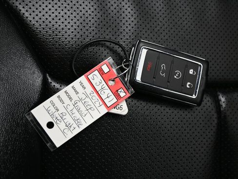 Used 2024 Jeep Grand Cherokee L Limited w/ Luxury Tech Group II image 32