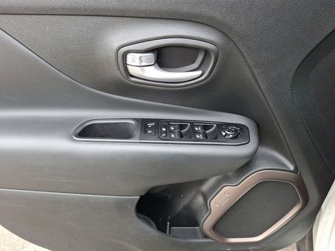 Used 2023 Jeep Renegade Latitude image 23