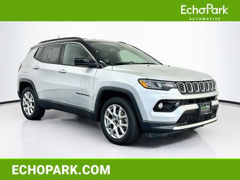 Used 2025 Jeep Compass Limited AWD/4WD image 1