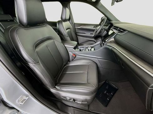 New 2025 Jeep Grand Cherokee Limited image 28