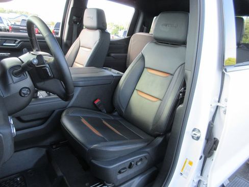 Used 2025 GMC Sierra 1500 AT4 w/ AT4 Premium Package AWD/4WD image 23