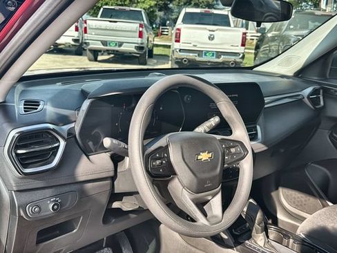 Used 2025 Chevrolet TrailBlazer LS w/ LS Convenience Package FWD image 10