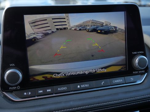 Used 2025 Nissan Rogue SV image 31