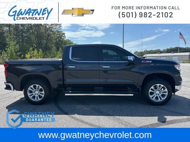 Used 2022 Chevrolet Silverado 1500 LTZ w/ Z71 Off-Road Package AWD/4WD image 4