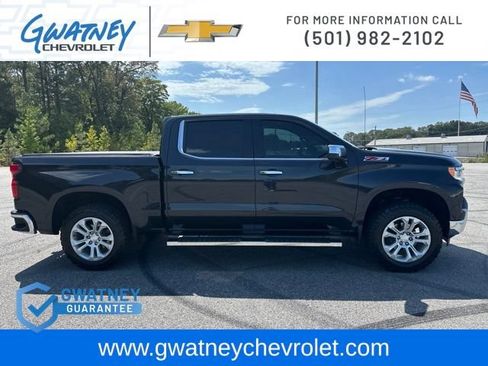 Used 2022 Chevrolet Silverado 1500 LTZ w/ Z71 Off-Road Package AWD/4WD image 4