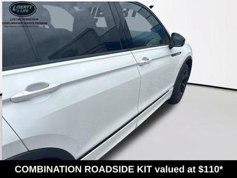 Used 2023 Volkswagen Tiguan SE R-Line AWD/4WD image 5