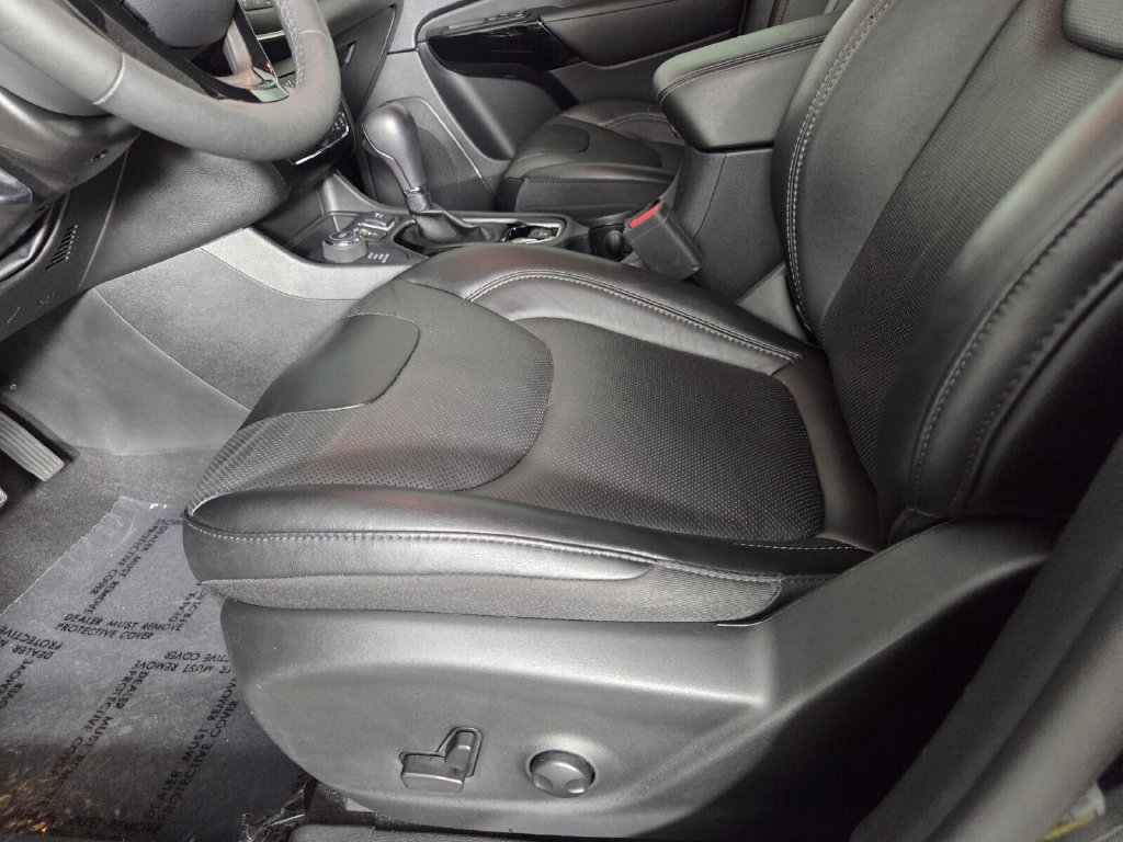 Used 2023 Jeep Cherokee Altitude Lux AWD/4WD image 10