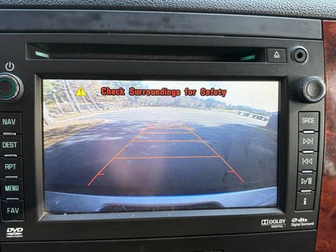 Used 2013 Chevrolet Suburban LT image 20