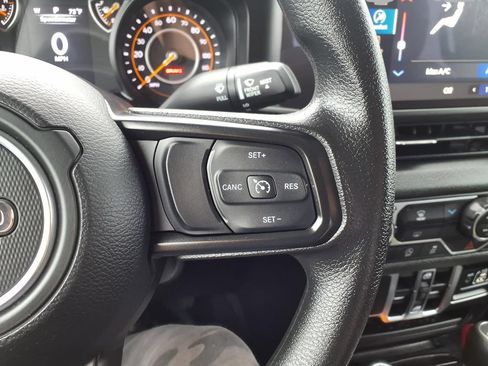 Used 2025 Jeep Gladiator Sport AWD/4WD image 14