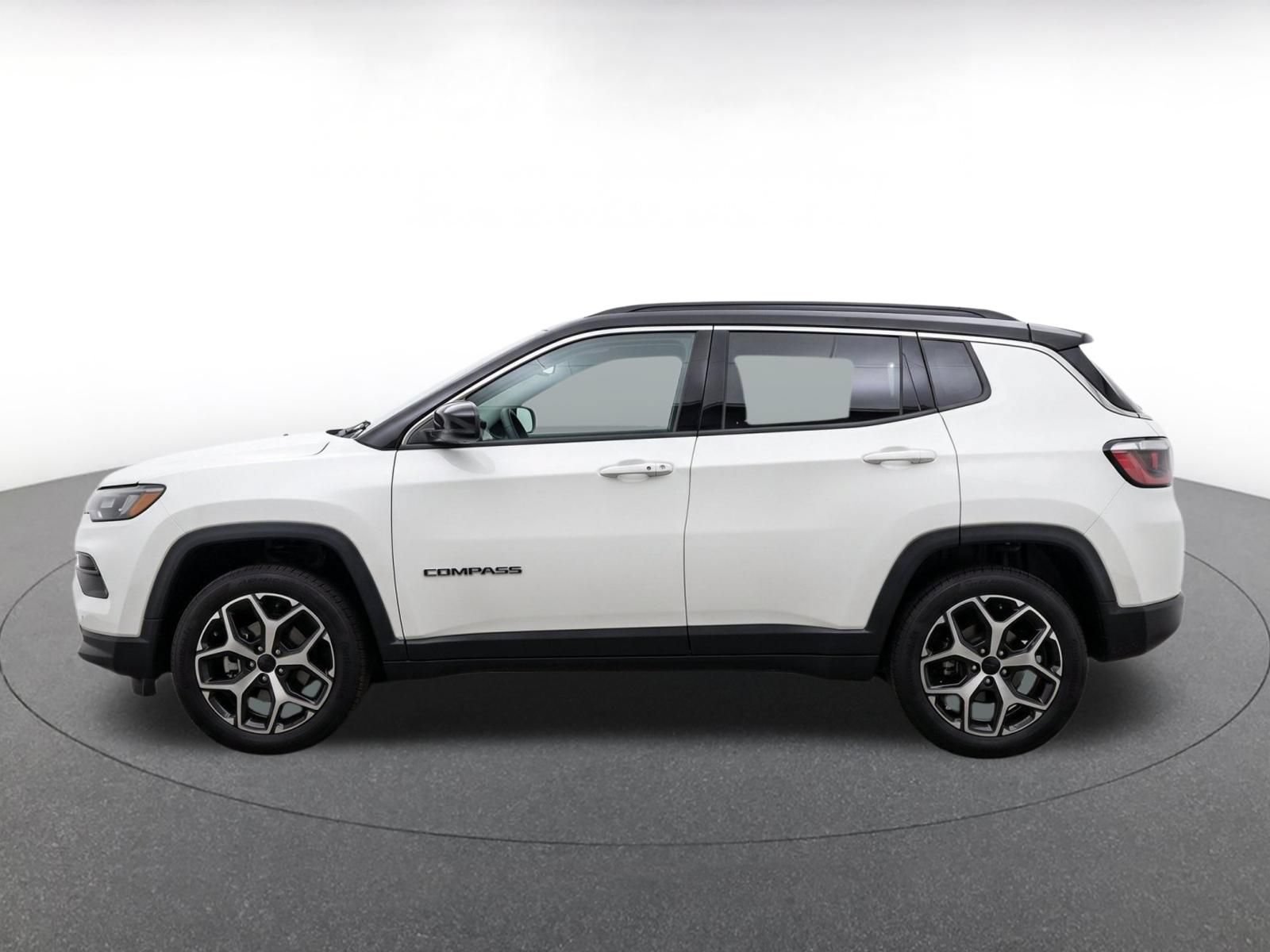 Used 2025 Jeep Compass Limited AWD/4WD image 4