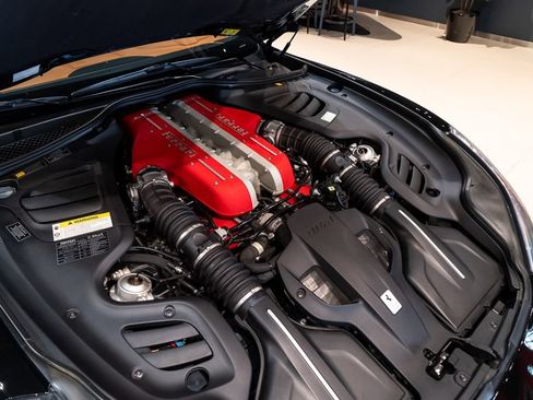 Used 2018 Ferrari GTC4Lusso AWD/4WD image 17