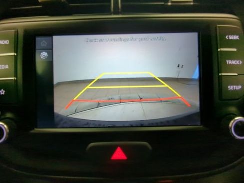 Used 2023 Kia Soul LX image 28