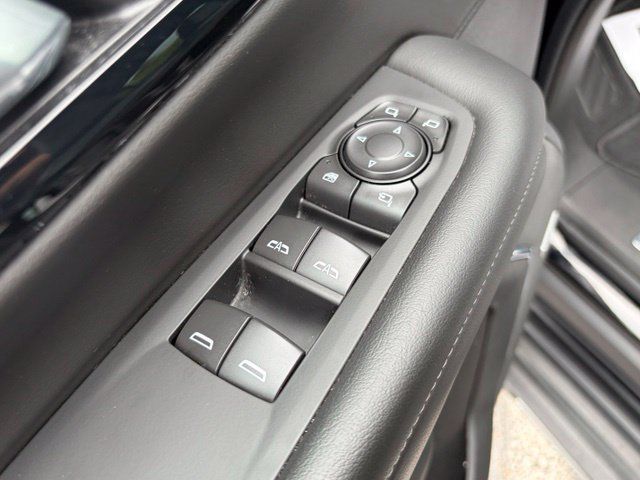 Used 2025 Chevrolet Suburban LT w/ Comfort Package AWD/4WD image 13