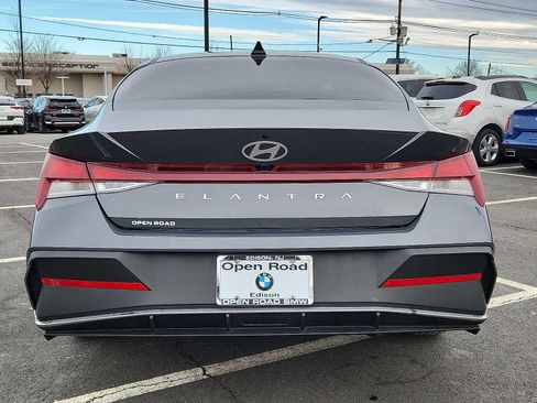Used 2024 Hyundai Elantra SEL image 5
