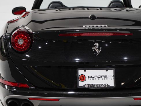 Used 2016 Ferrari California T RWD image 38